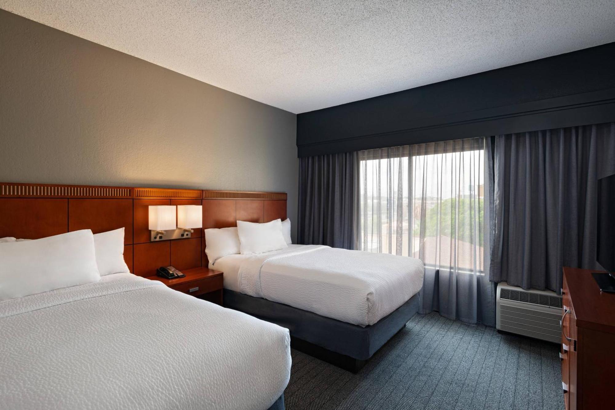 Courtyard By Marriott San Antonio Airport Exterior foto