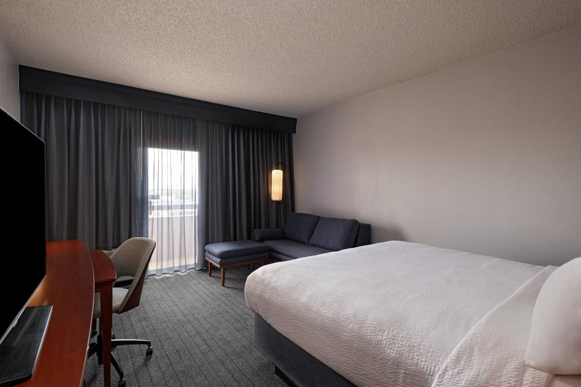 Courtyard By Marriott San Antonio Airport Exterior foto