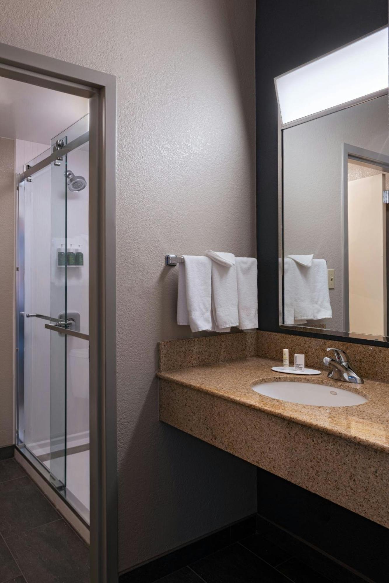 Courtyard By Marriott San Antonio Airport Exterior foto